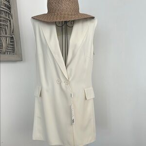 Akris Punto Cream Vest Sophisticated Style